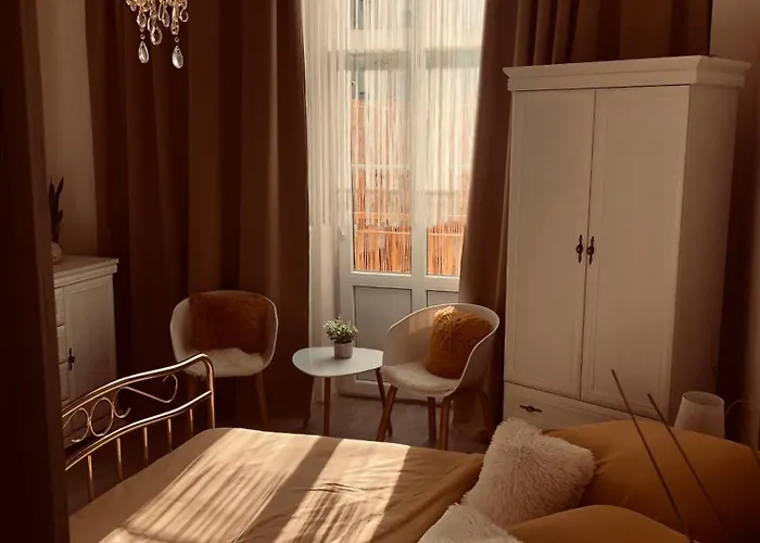 Tomas Apartments Silver