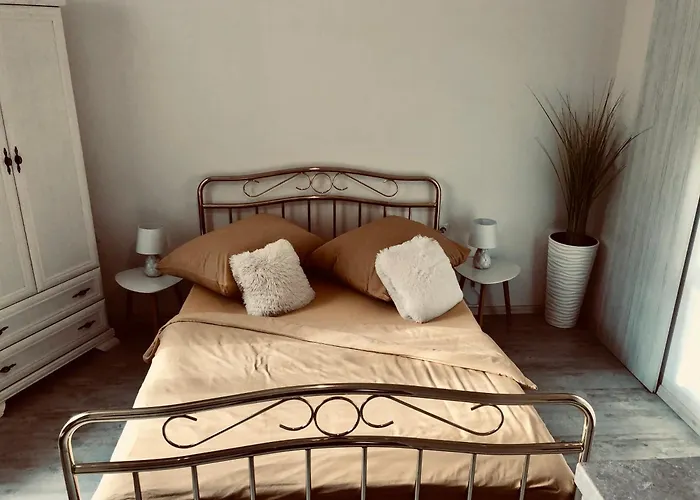 Tomas Apartments Silver