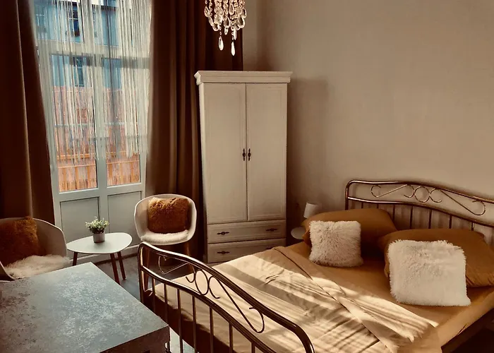 Tomas Apartments Silver